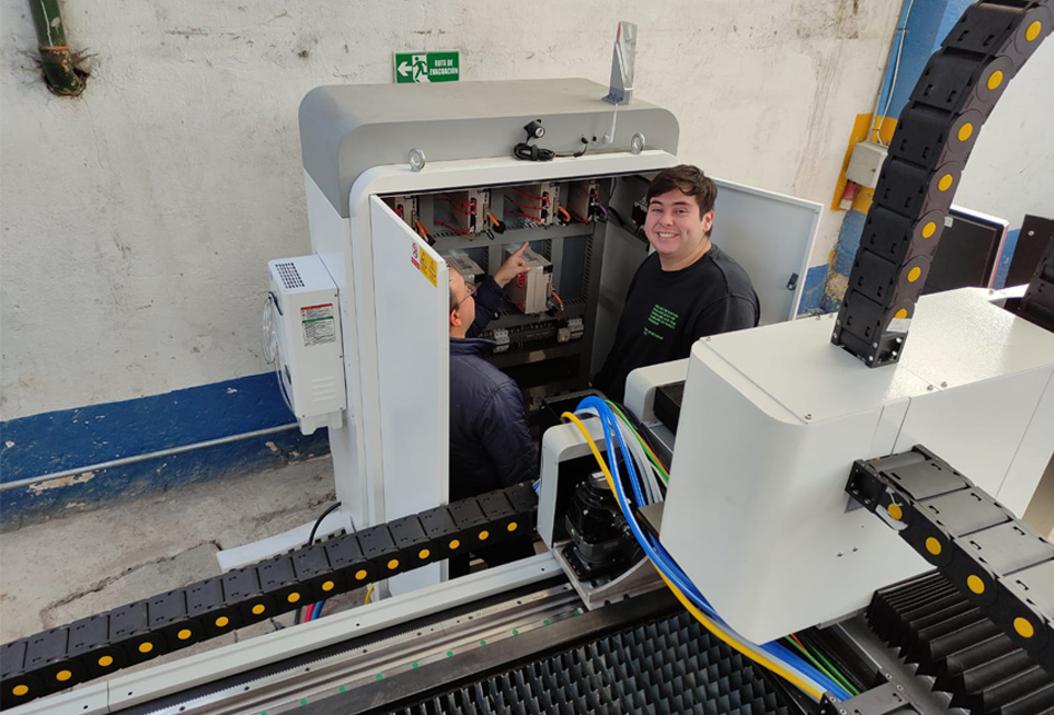 Máquina CNC láser de corte industrial
